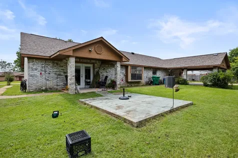 404 Joyner Avenue Omaha TX 75571