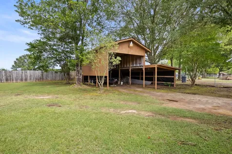 404 Joyner Avenue Omaha TX 75571
