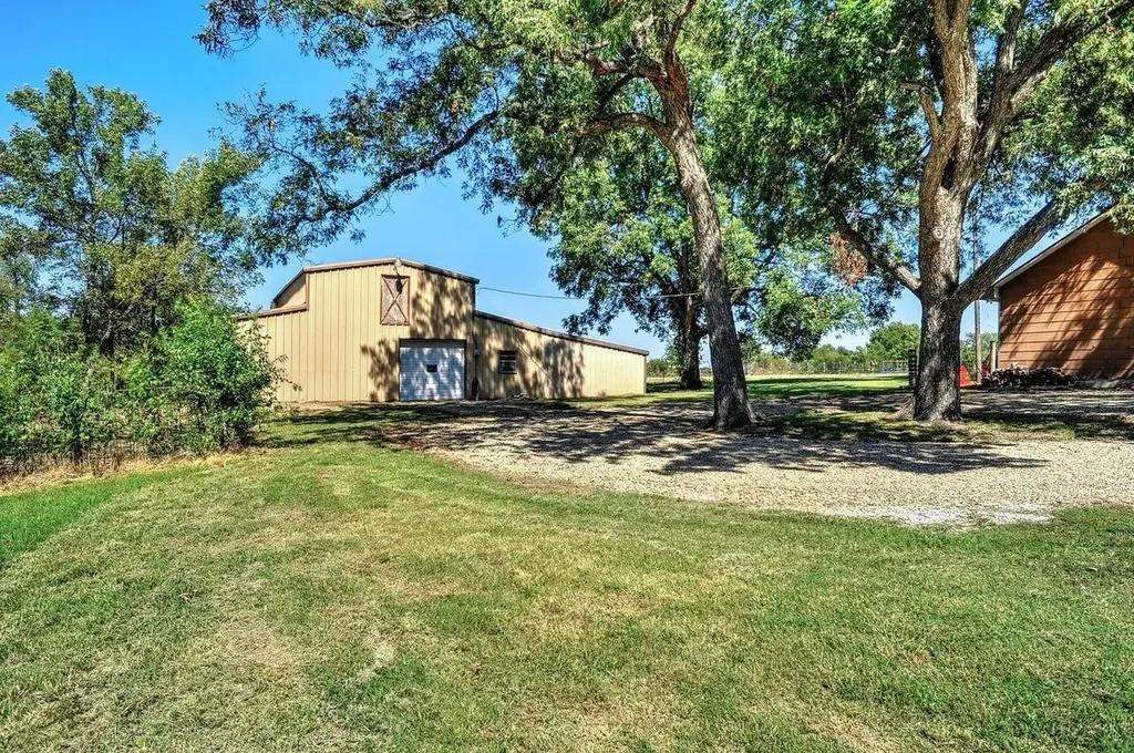 4877 Fm 84 Denison TX 75020
