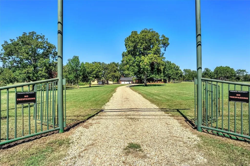 4877 Fm 84 Denison TX 75020