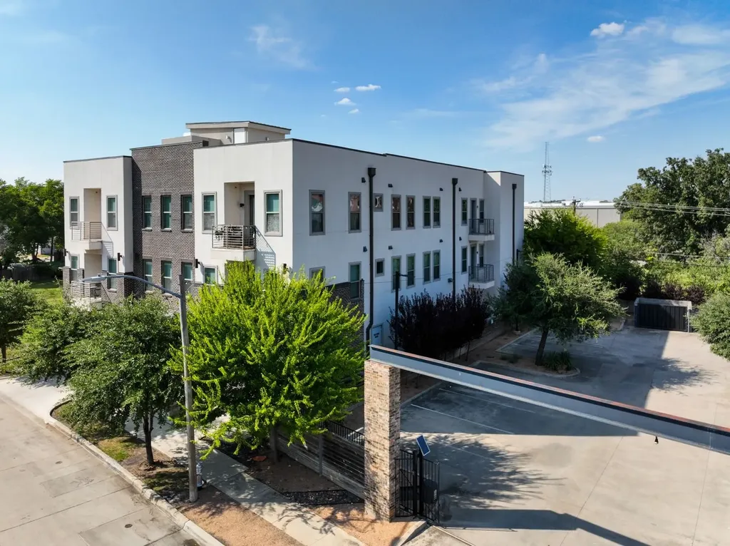 2712 Wingate Street Fort Worth TX 76107