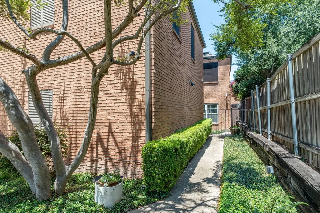 17365 Remington Park Circle Dallas TX 75252