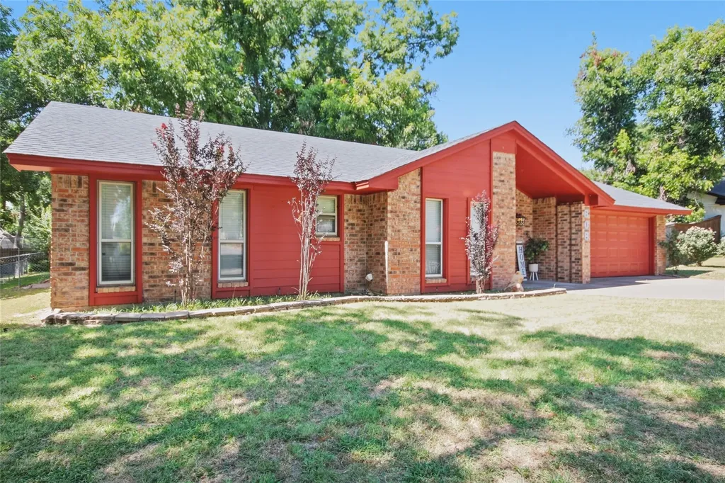 808 Hilltop Drive Weatherford TX 76086