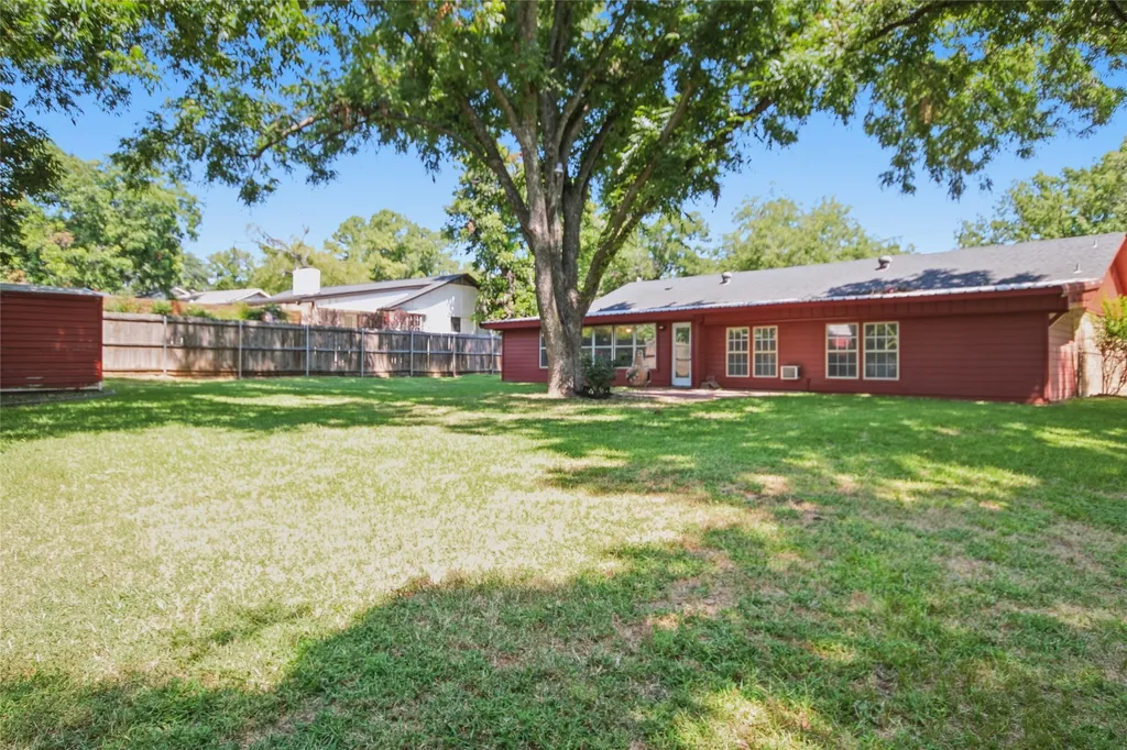 808 Hilltop Drive Weatherford TX 76086