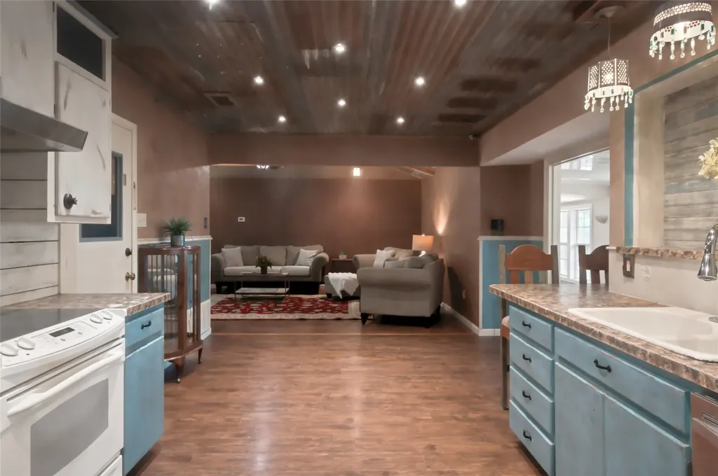 808 Hilltop Drive Weatherford TX 76086
