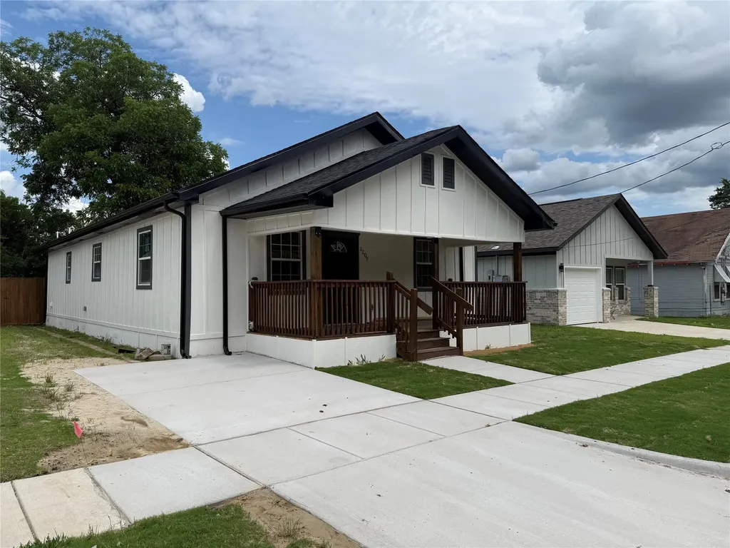2209 Wellington Street Greenville TX 75401