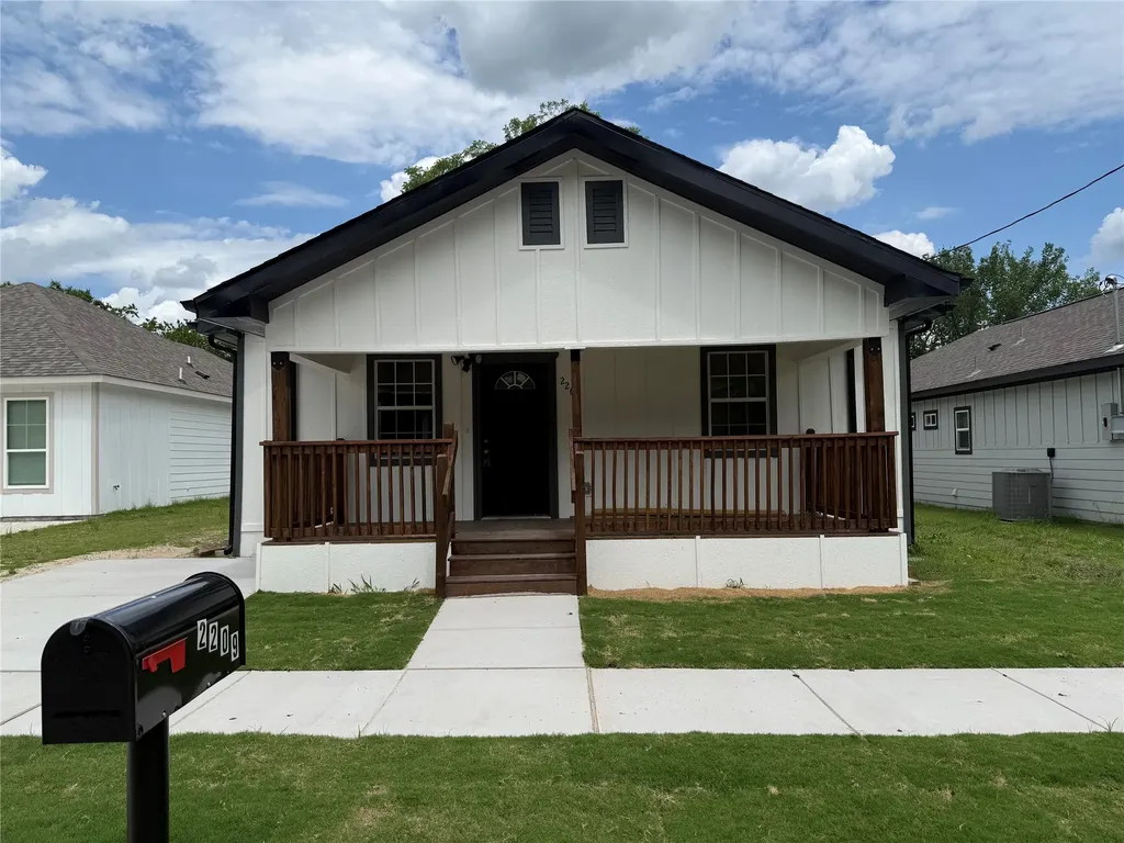 2209 Wellington Street Greenville TX 75401