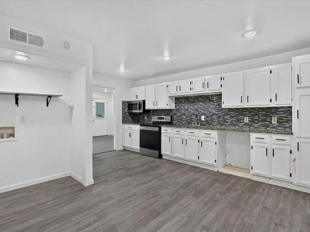 6633 Emhouse Street Dallas TX 75232