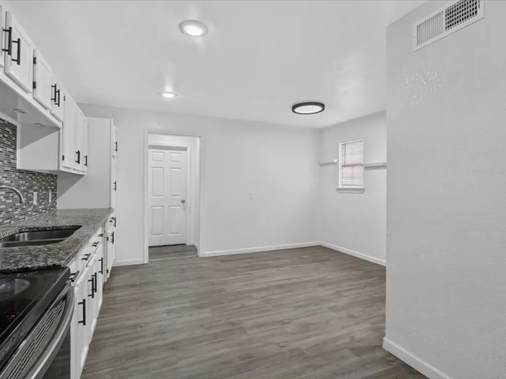 6633 Emhouse Street Dallas TX 75232