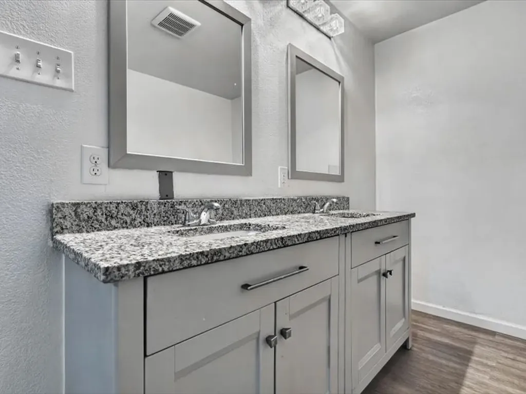 6633 Emhouse Street Dallas TX 75232