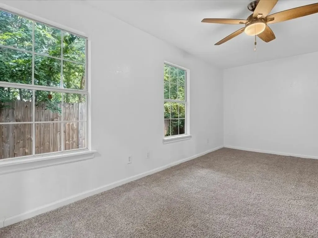6633 Emhouse Street Dallas TX 75232