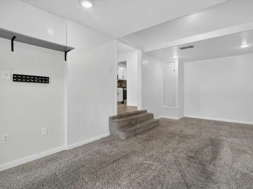 6633 Emhouse Street Dallas TX 75232