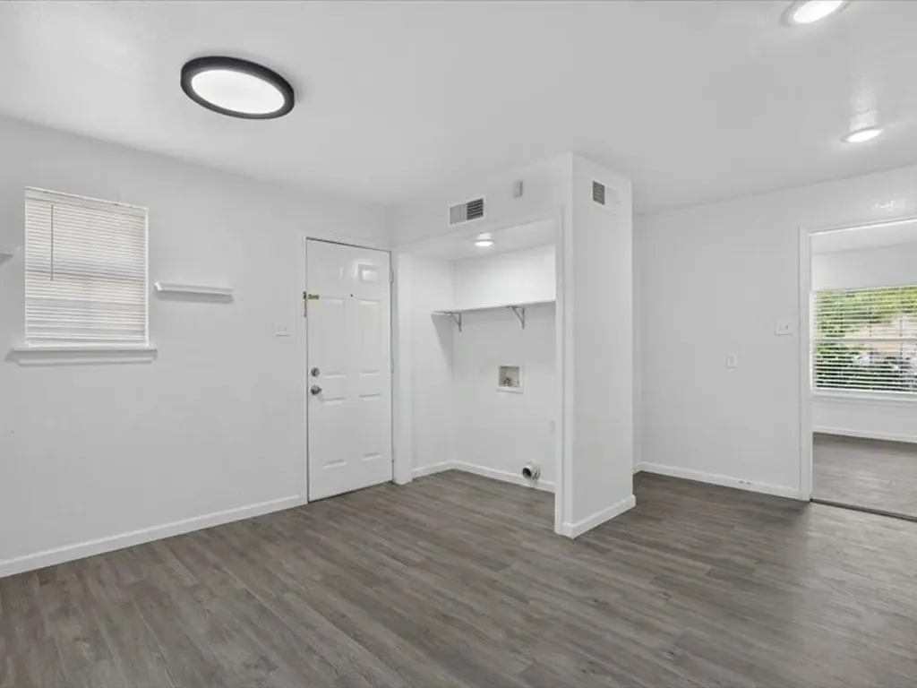 6633 Emhouse Street Dallas TX 75232