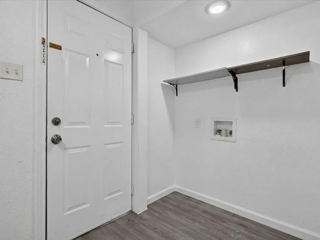 6633 Emhouse Street Dallas TX 75232