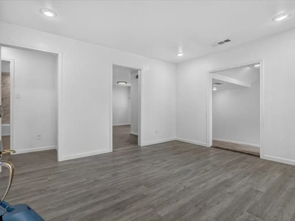 6633 Emhouse Street Dallas TX 75232