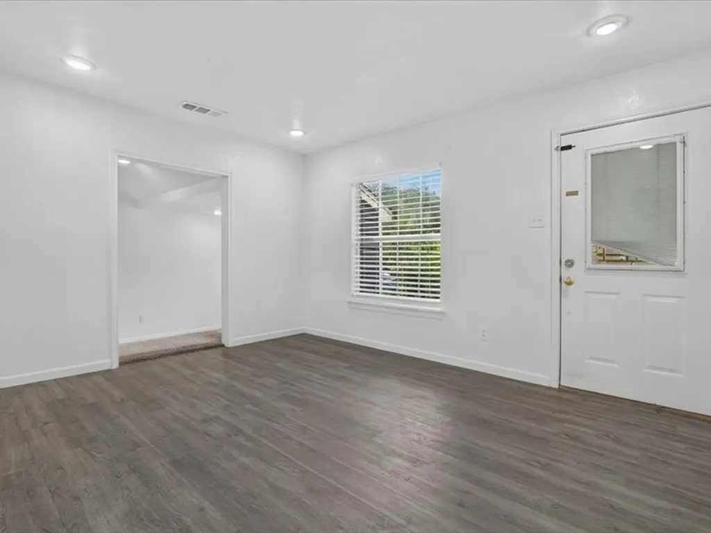6633 Emhouse Street Dallas TX 75232
