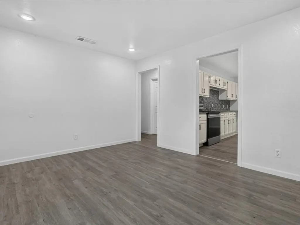 6633 Emhouse Street Dallas TX 75232