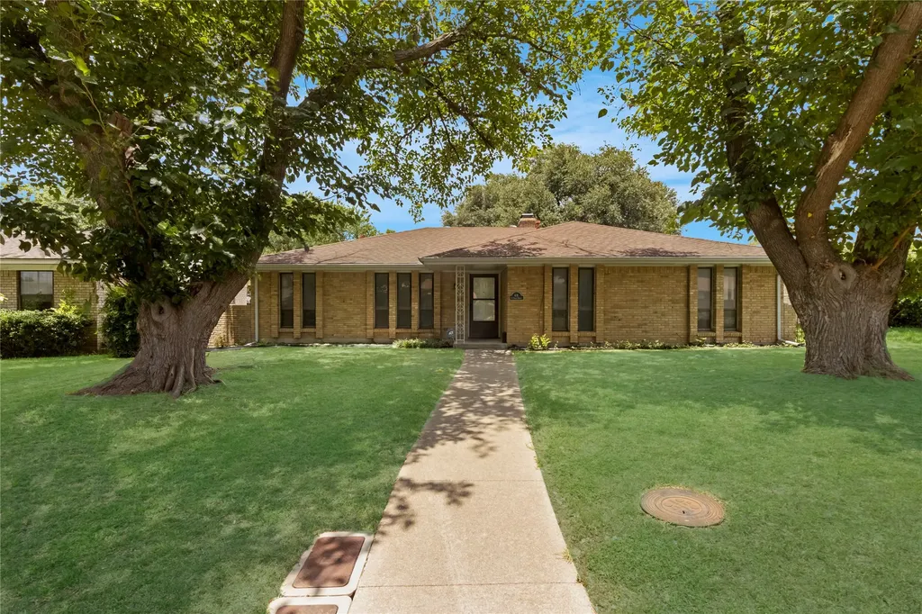 631 E Cherry Street Duncanville TX 75116