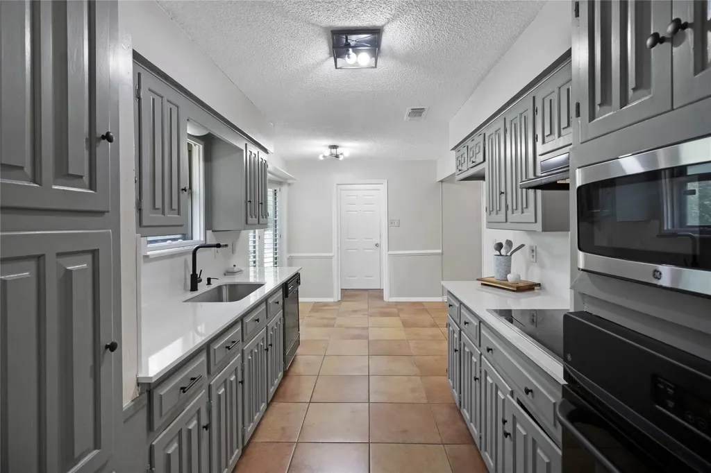 631 E Cherry Street Duncanville TX 75116