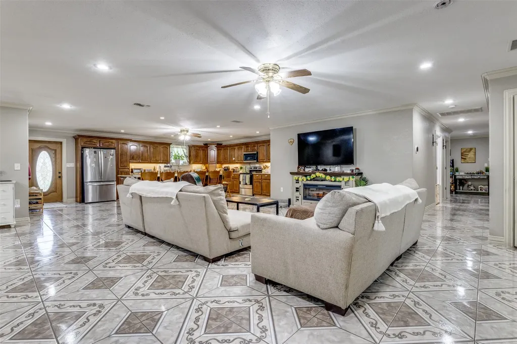 1590 Farm Road 2352 Sumner TX 75486