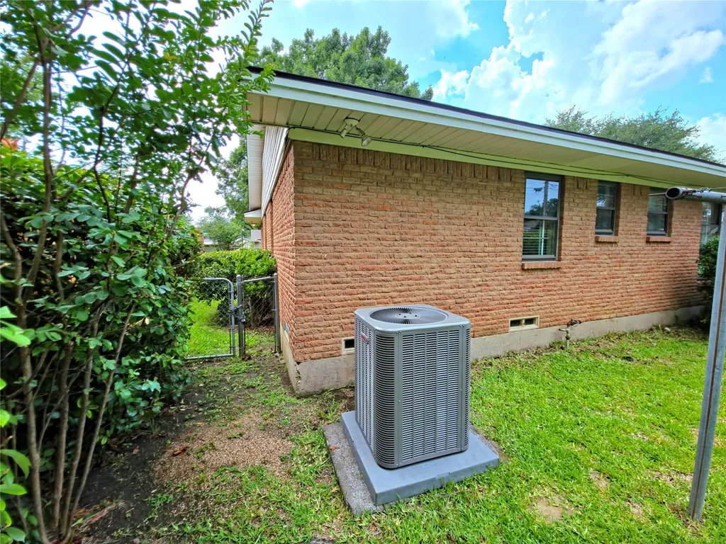 2522 Robin Lane Garland TX 75041