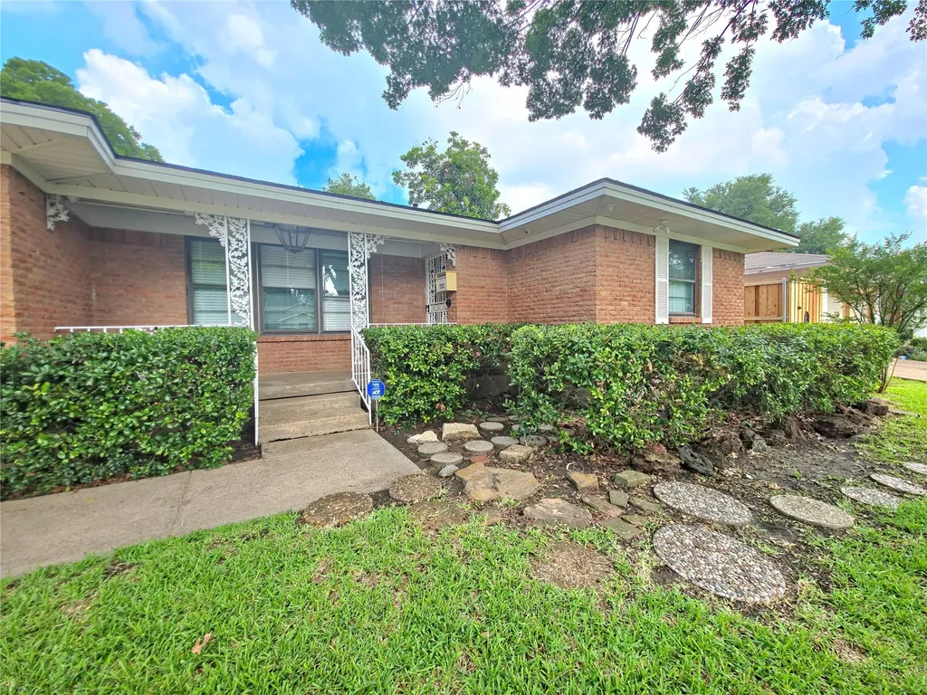 2522 Robin Lane Garland TX 75041