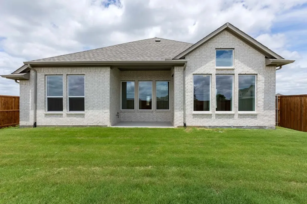 1003 Cumberland Drive Justin TX 76247