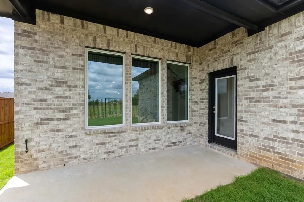 1020 Wheatland Drive Justin TX 76247