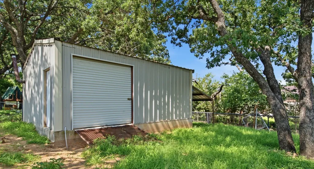 616 S Bowie Street De Leon TX 76444