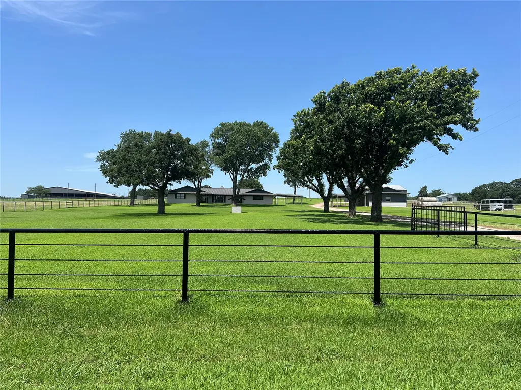 1861-1 Roland Road Whitesboro TX 76273