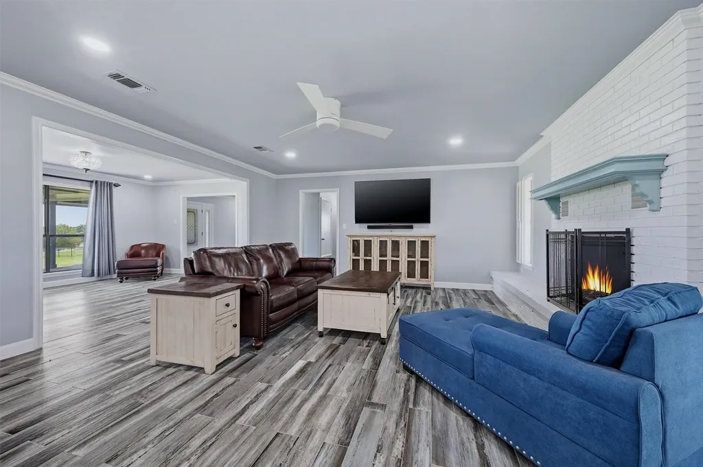 1861-1 Roland Road Whitesboro TX 76273