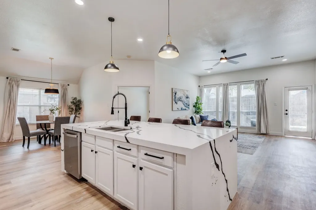 809 Camellia Court Desoto TX 75115
