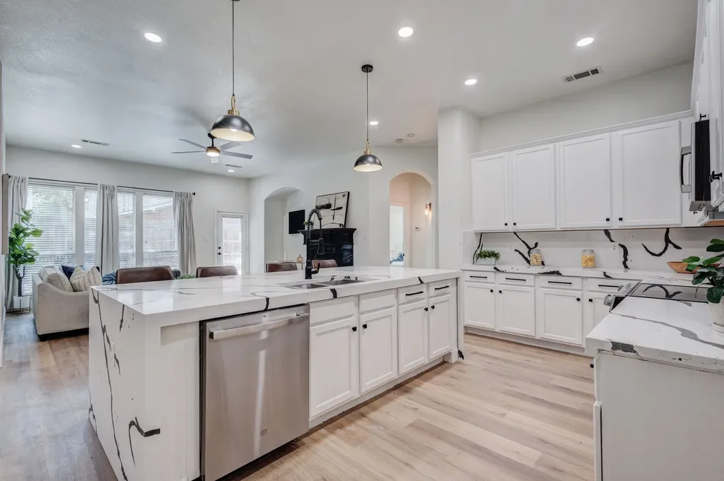 809 Camellia Court Desoto TX 75115