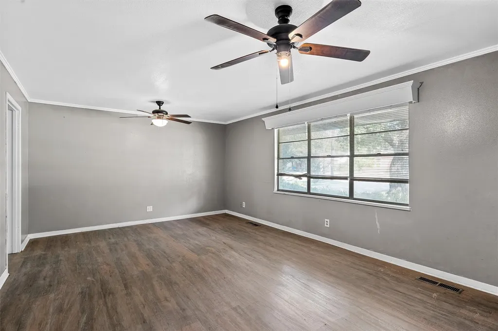 733 W 5th Street Mcgregor TX 76657