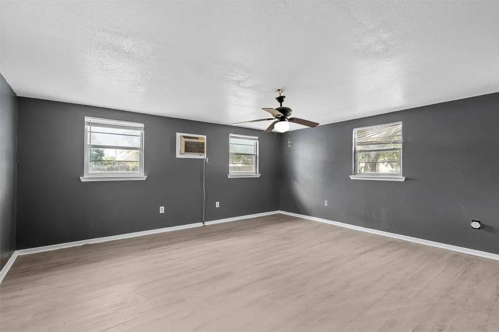 733 W 5th Street Mcgregor TX 76657