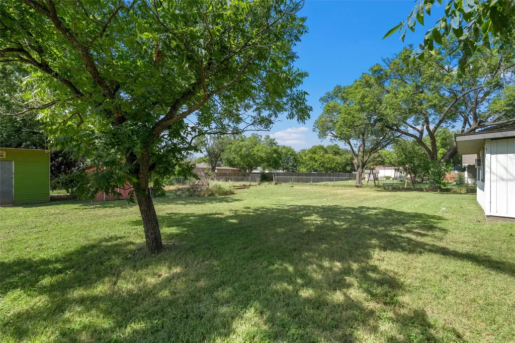 733 W 5th Street Mcgregor TX 76657