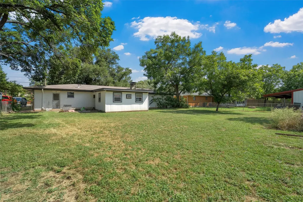 733 W 5th Street Mcgregor TX 76657