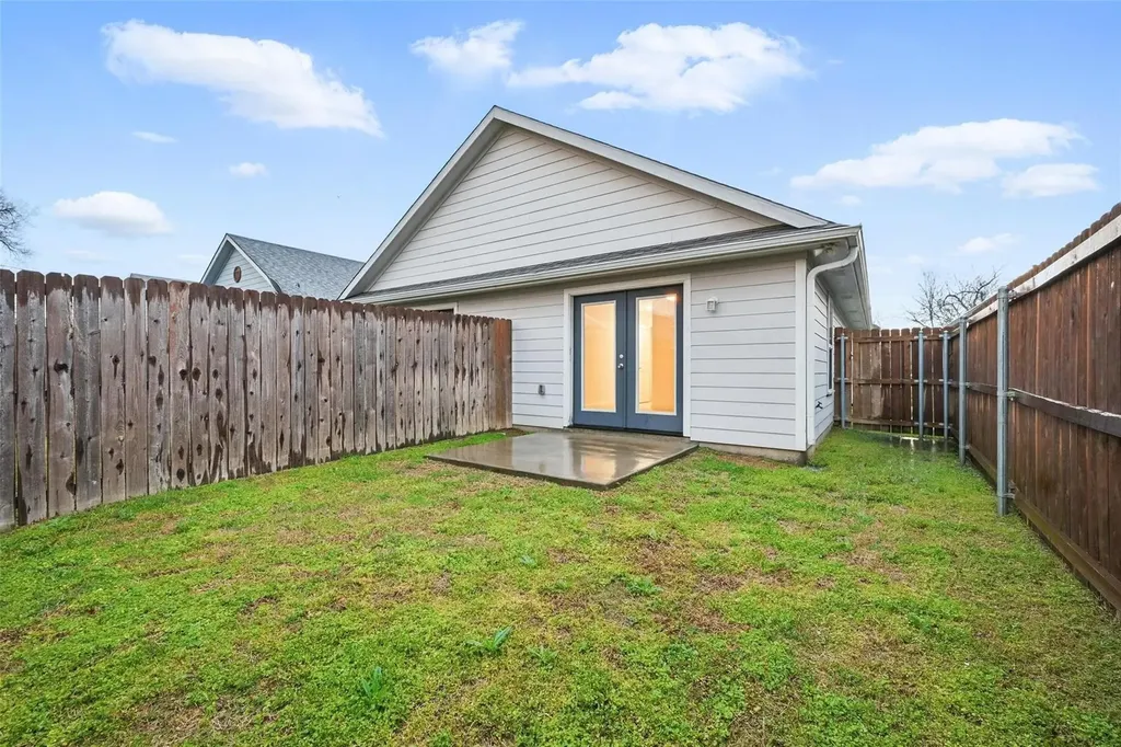 607 E Carter Street Sherman TX 75090