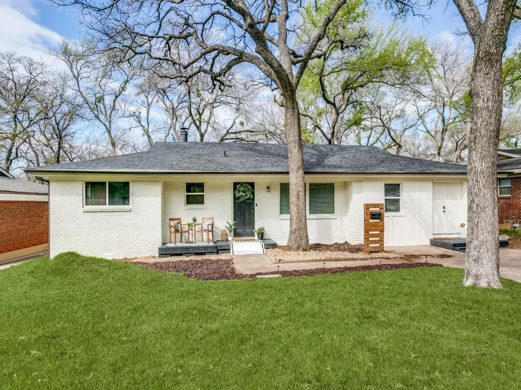 708 Oakwood Drive Euless TX 76040