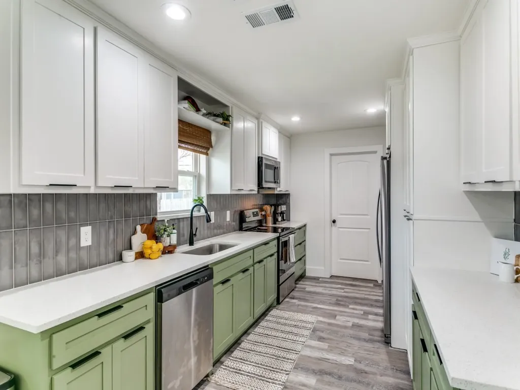 708 Oakwood Drive Euless TX 76040