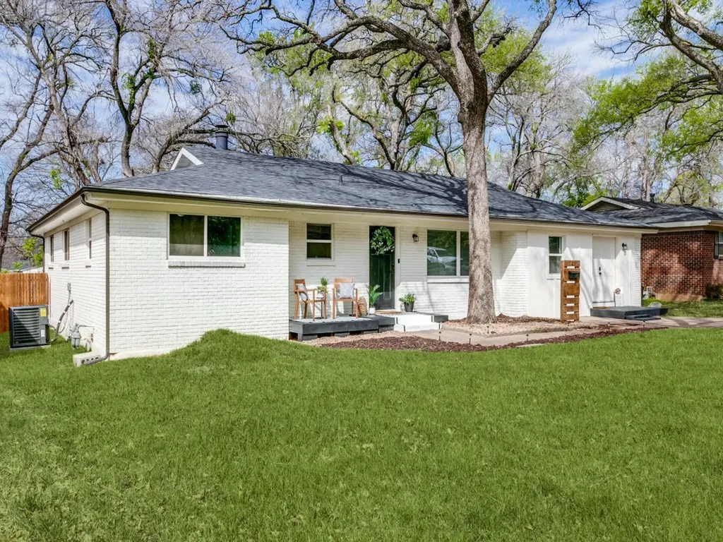 708 Oakwood Drive Euless TX 76040