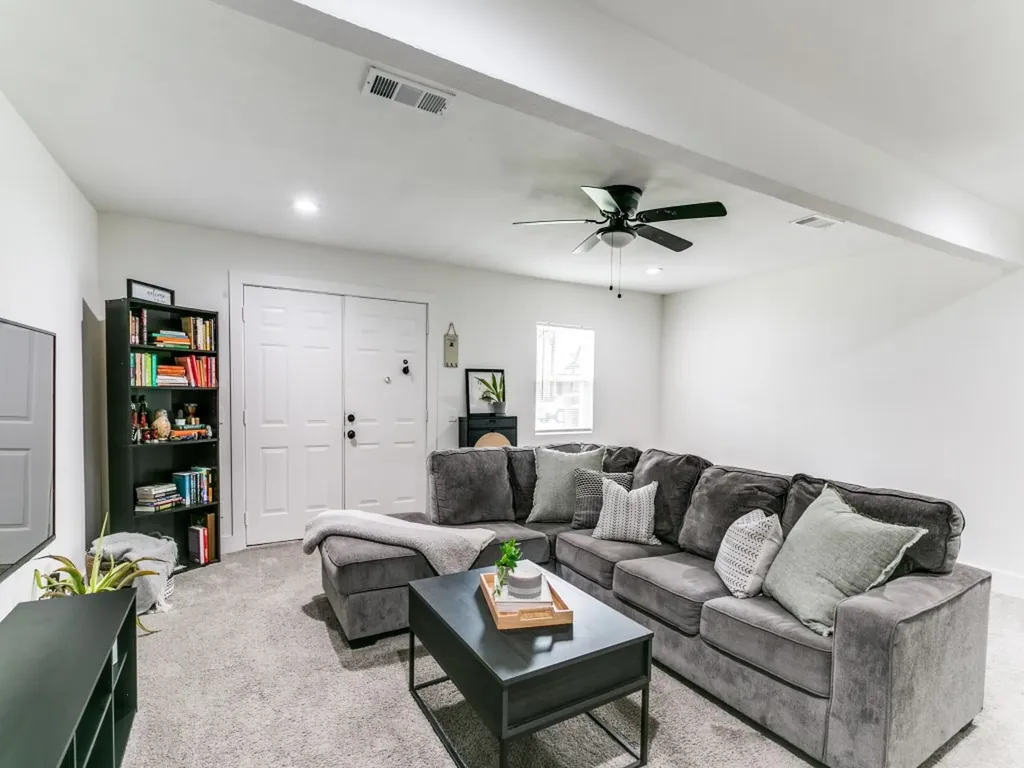708 Oakwood Drive Euless TX 76040