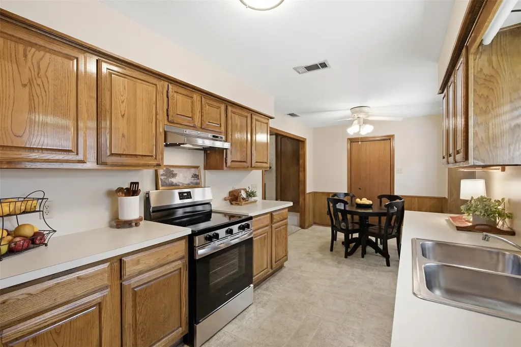 2001 Espinosa Drive Carrollton TX 75010