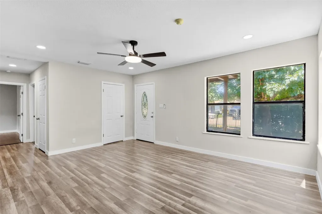 305 Hensley Drive Grand Prairie TX 75050