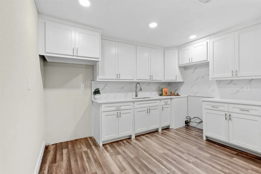 305 Hensley Drive Grand Prairie TX 75050