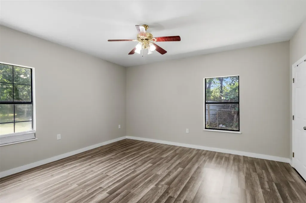 305 Hensley Drive Grand Prairie TX 75050