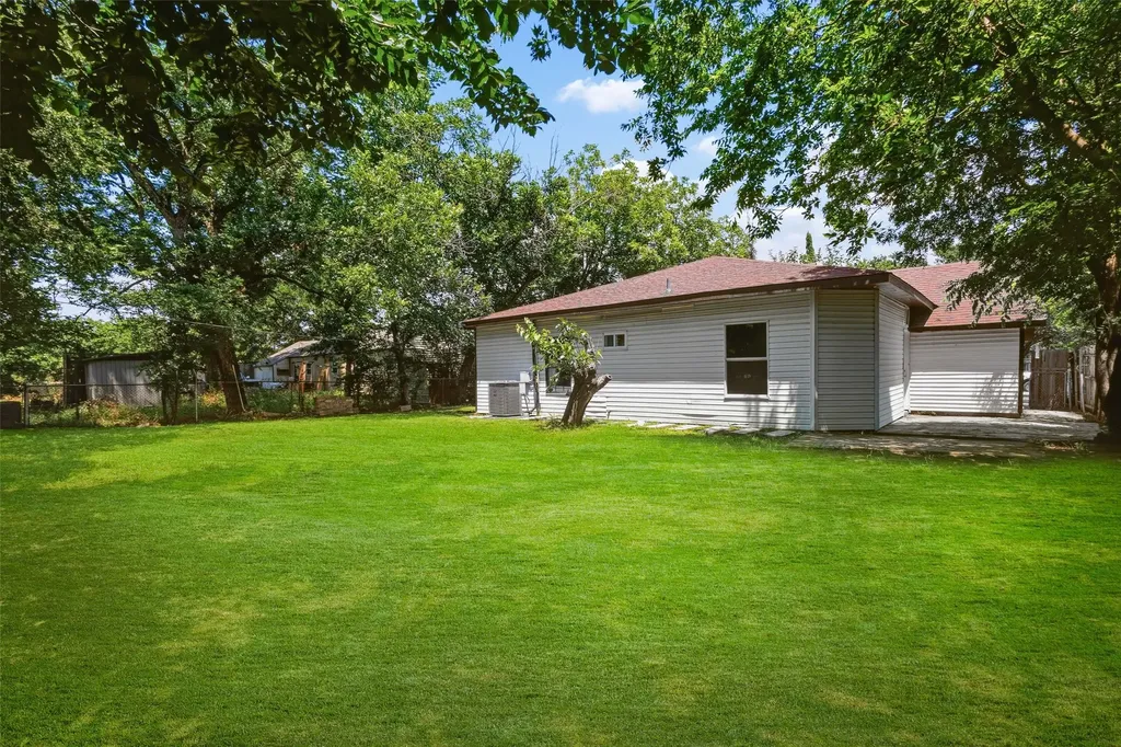 305 Hensley Drive Grand Prairie TX 75050