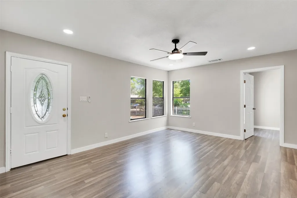305 Hensley Drive Grand Prairie TX 75050