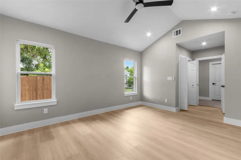 2649 Easter Avenue Dallas TX 75216