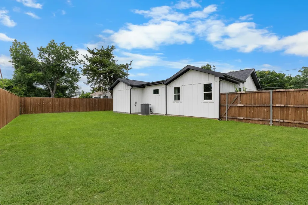 2649 Easter Avenue Dallas TX 75216
